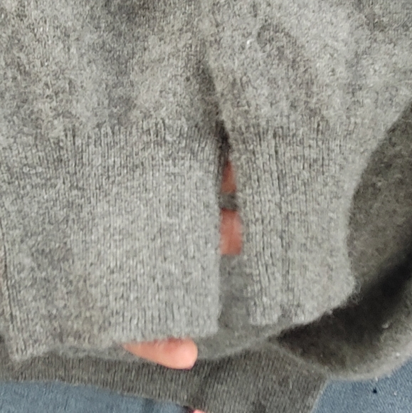 Tahari 100% Cashmere Men’s Grey Sweater Sz S Unisex - Picture 5 of 6